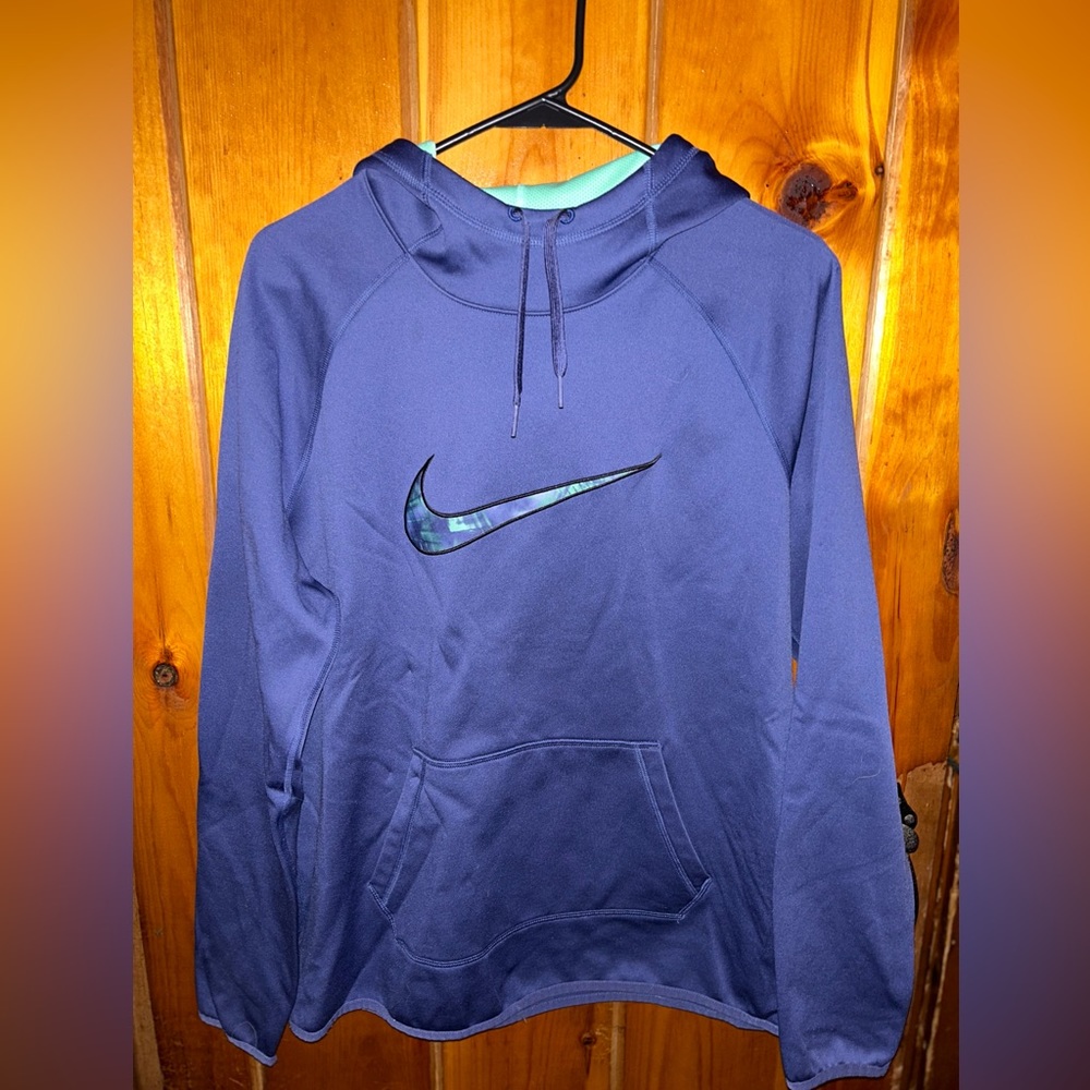 Like new women’s Nike pullover sweatshirt